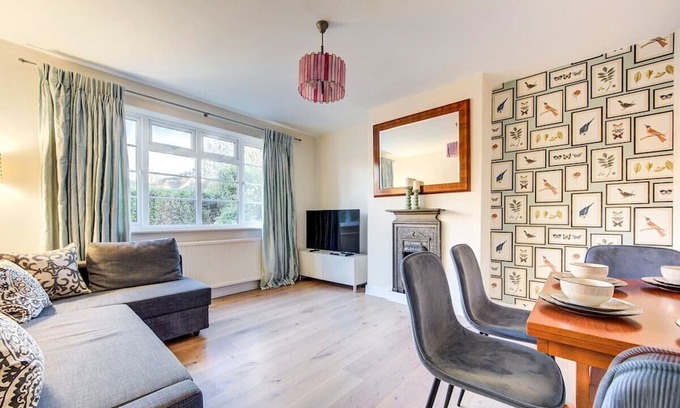 Cleveland Apartment | This apartment is a 2 bedroom(s), 1 bathrooms, located in London, England.