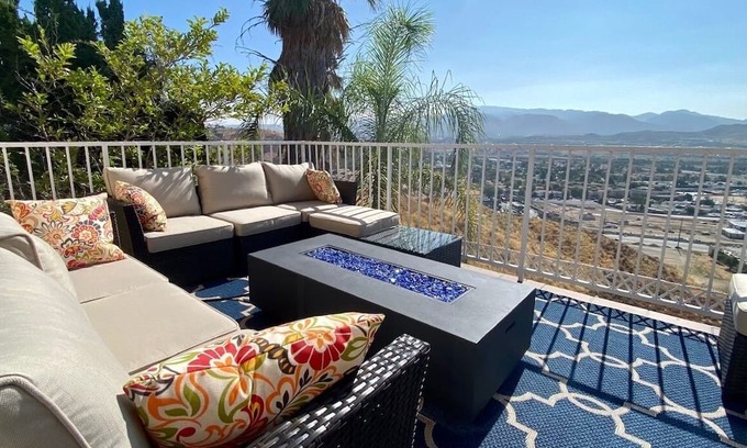 Canyon Country House | Southern California Dreaming... Massive Home to Enjoy