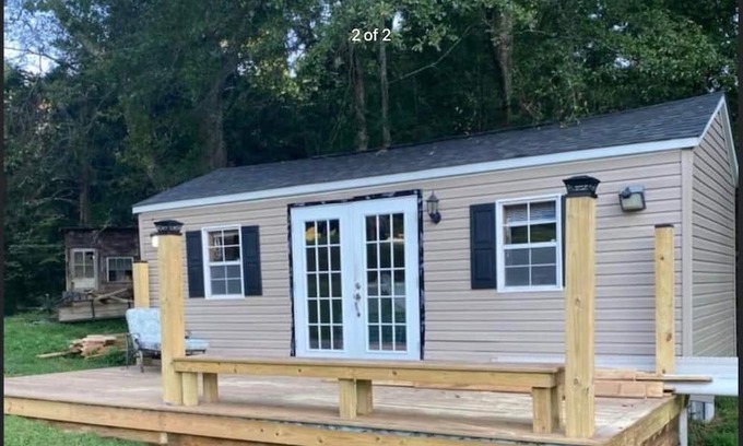 Liberty Cabin | CUTE AS A BUTTON TINY HOME for the single or couple wanting adventure!!