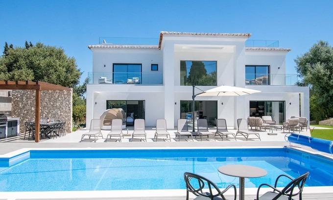 Vale de Covo Villa | Casa Tres Rosas - Carvoeiro - 6 bedroom villa with heated pool. Walking distance