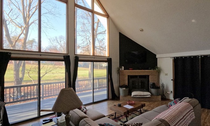 The Woods Ski Chalet | Chalet on 17th hole; Golf Resort; Hot tub & Pool Access; Pet Friendly!