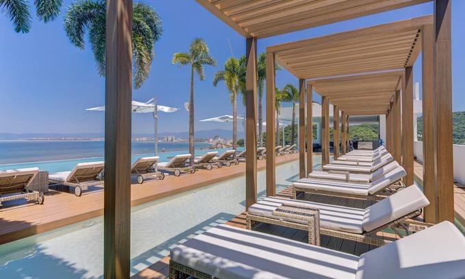 Emiliano Zapata Apartment | Spectacular Corner SohoPV w/th Ocean/Mountain View