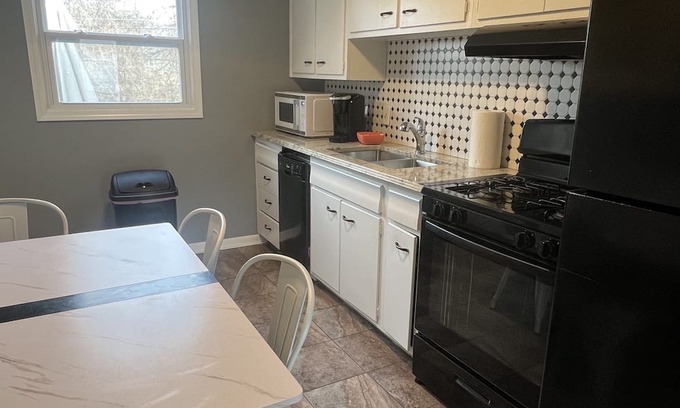 Shawnee House | Cozy two bedroom home near downtown Shawnee