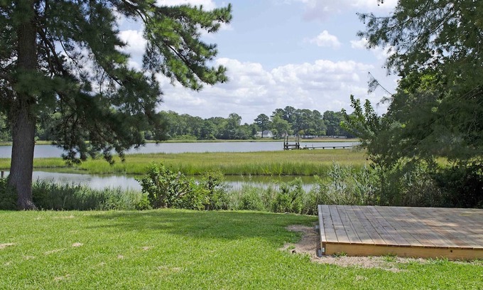 Portsmouth House | Rivercrest Retreat / River Front / 3 bed 2 bath