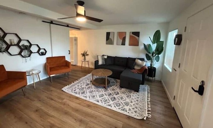 Lincoln Acres House | Peaceful Cottage near San Diego w/ WD