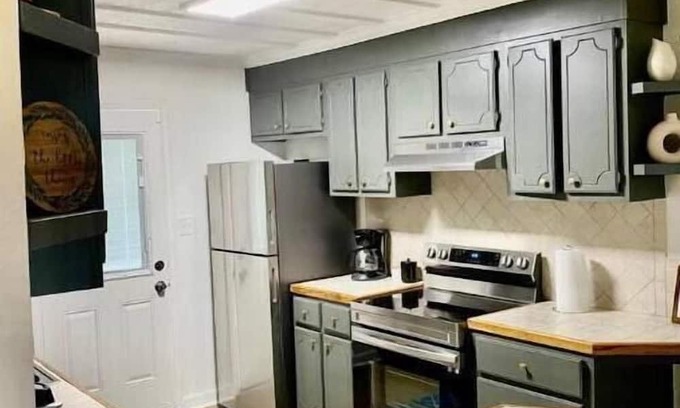 Warner Robins House | Cool Duplex "A" for Mid to Long Stays