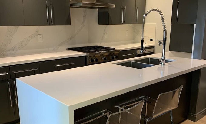 Makati House | Newly remodeled home furnished with gorgeous appliances and hard wood floor.