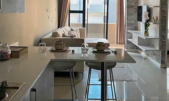Greater Johannesburg Metropolitan Area Apartment | Classy 2 bedroom/ 2 bathroom high security apartment with uncapped wi-fi