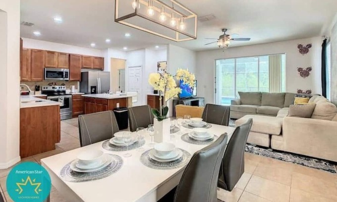 Bellavida House | 4BD| Near Disney| Private Pool & Hot Tub