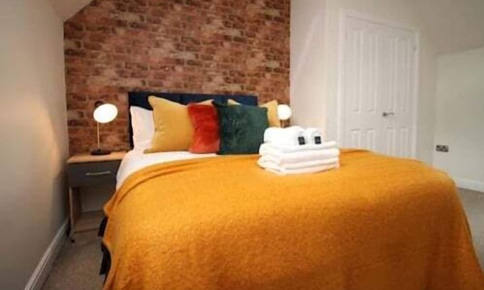 Llantarnam House | John Fielding (5BR, Free parking)