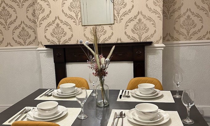 Liverpool House | Spacious 3 bedroom house close to Anfield and Liverpool Lime Street station