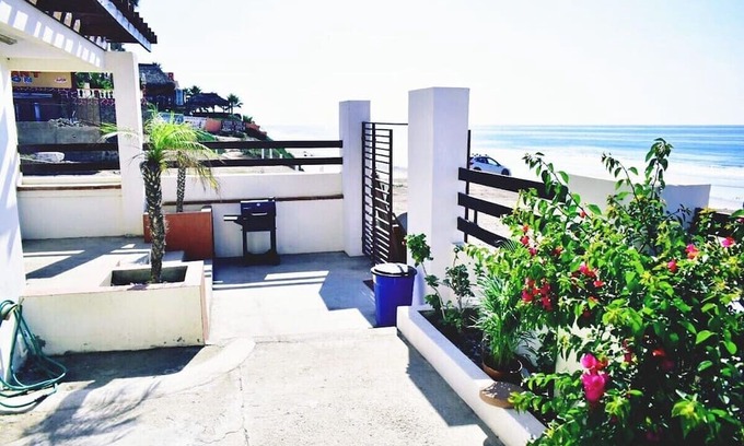 La Fonda House | Beachfront 3br Surfers & Gatherings near Rosarito