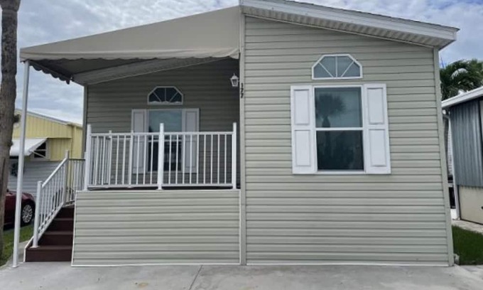 Nettles Island House | Bright and Cozy Beach House | 2 Bed, 2 Bath