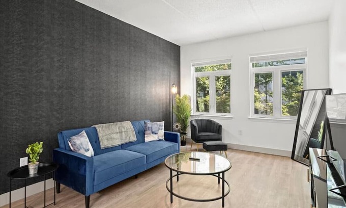 Charlotte Center City Apartment | Spacious Apt w/Pool Table