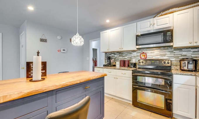 Lawrenceville Cottage | Lawrenceville Home ~ 35 Mi to Downtown Atlanta!
