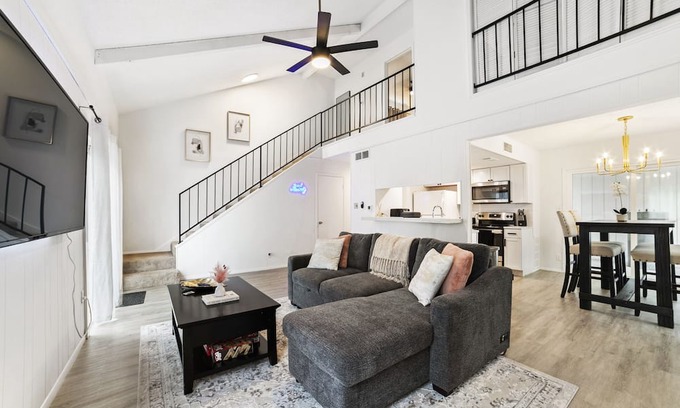 Stonehedge Estates House | Chic Home W Austin 5 min from dt