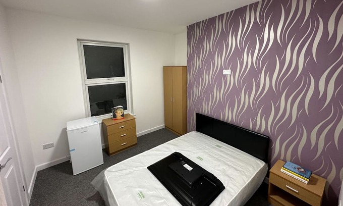 Maidstone Bed & Breakfast | Sleeps 6 in Maidstone Central 2BR + Sofa