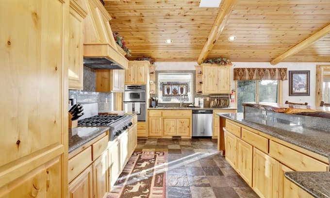 Castle Glen Estates Cabin | 2363-mountain Joy Lodge 4 Bedroom Cabin by RedAwning