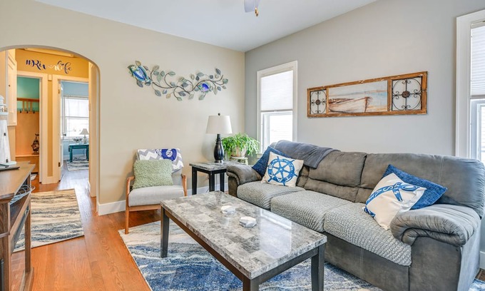 Wausau Cottage | Cozy Wausau Home w/ Fireplace & Hot Tub Access
