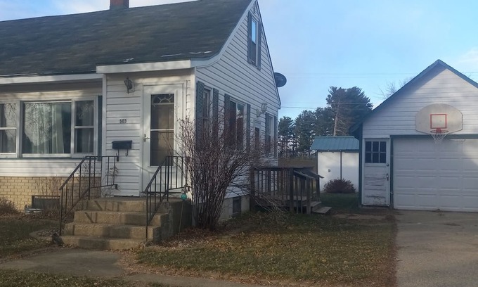 Park Rapids House | Within walking distance of downtown Park Rapids! Family-friendly home with toys.