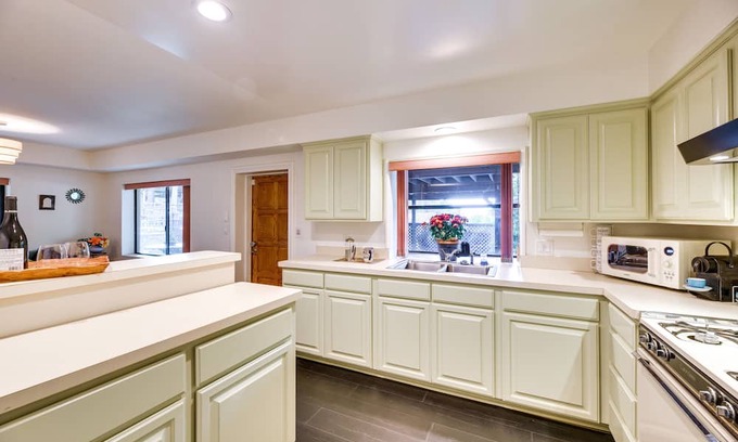 Mount Wilson House | Peaceful Pasadena Retreat w/ Patio Near Trails!