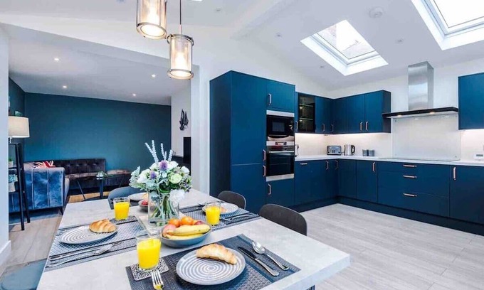 Trafford House | SLD Altrincham Spacious 3 Bedroom House