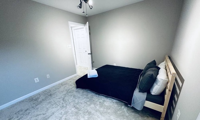 Groveton Apartment | Stunning 3BR Apartment. Peaceful & Quiet!