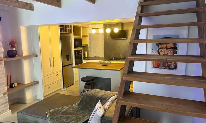 Mowbray House | Lemon House - Cozy Modern Finish and Style - Near University of Cape Town UCT