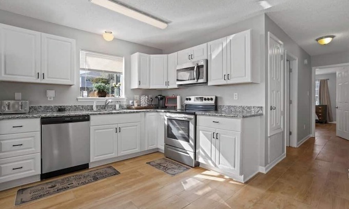 Biloxi House | Vibrant 3bd, Family Home Netflix Near Shopping&I10