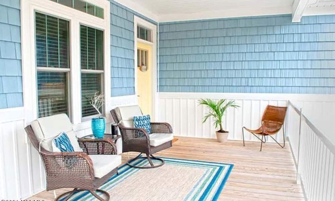 Tranquil Harbour House | Cozy Home 10-15 min scenic walk from the beach!