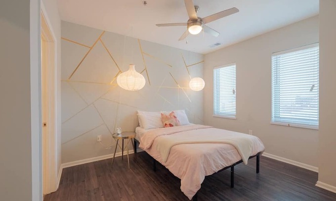 North Kansas City Apartment | Rose Haven Retreat 2BR Loft 1.7 Miles to Downtown