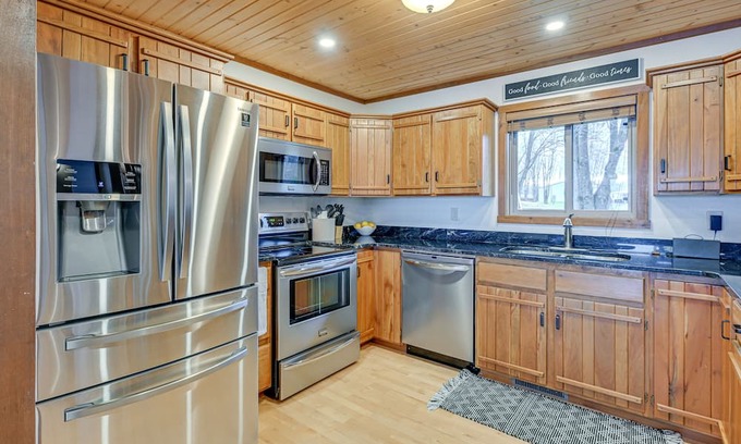 Holcombe Cabin | Waterfront Holcombe Getaway w/ Game Room!