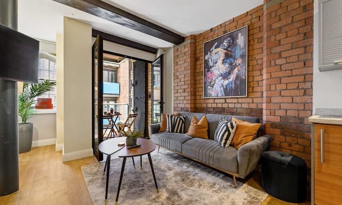 St George's Quarter Apartment | Host & Stay | Queen Square Apartment