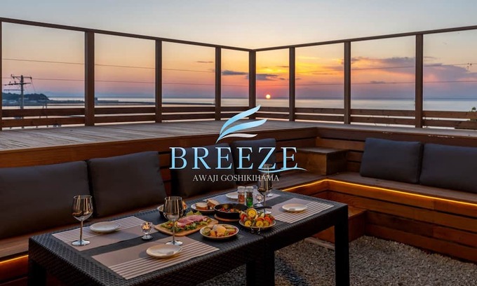 Sumoto House | Panoramic view of the ocean with a sunset view En / Sumoto Hyōgo