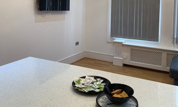 Wolverhampton Apartment | Impeccable 1 Bed Apartment in Wolverhampton