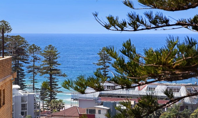 Manly House | Manly Beach surf and ocean view modern home-close walk surf beach, ferry, shops.