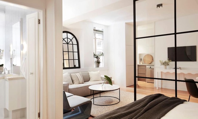Elizabeth Bay Apartment | Tara in the cosmopolitan Elizabeth Bay