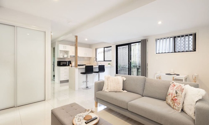 Sunnybank Apartment | Entire 1 Bedroom Place, Restaurants and Train! 21441O