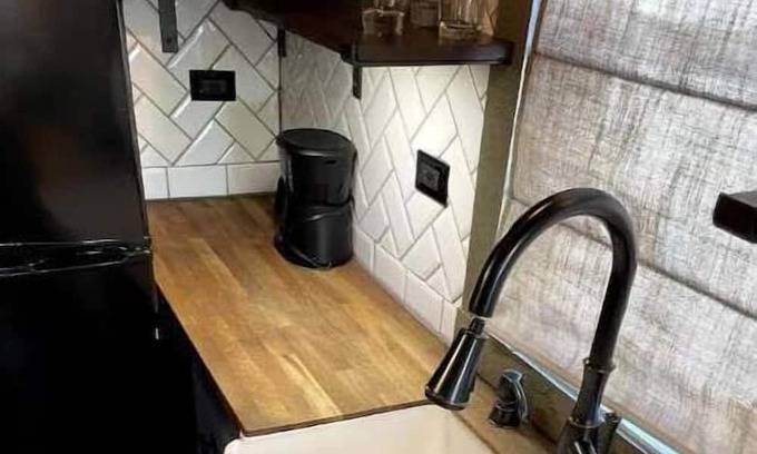 Lindon House | Cozy Tiny House at Lindon Marina