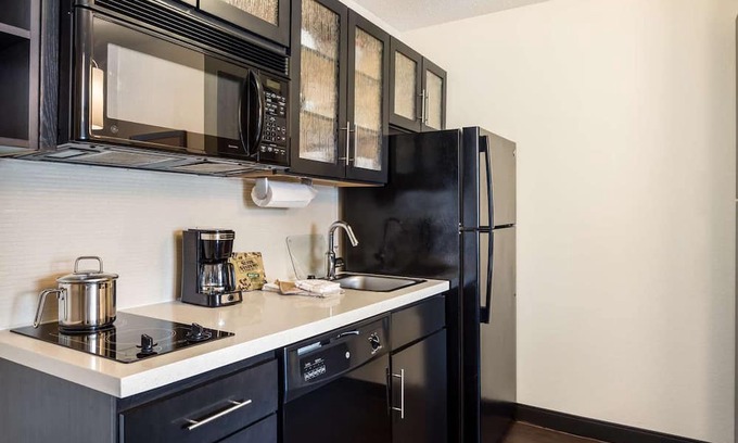 Huntsville House | Ensuring a Very Comfortable & Memorable Stay! 3 Comfortable Units, Pets Allowed