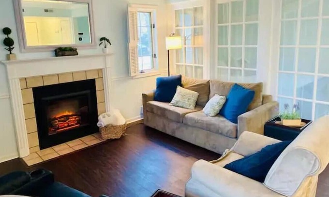Norwich Condo | Cozy Villa Spa Retreat - Near Mohegan, Hot Tub, Pools, Sauna, Spa on Premises