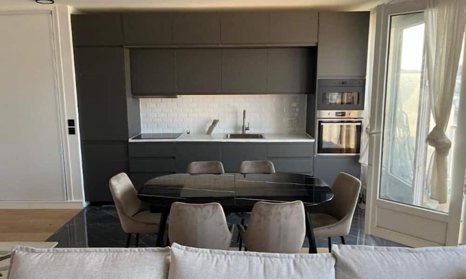 Republique–Point-du-Jour Apartment | Appartement de Haut Standing Pour 4 Personnes