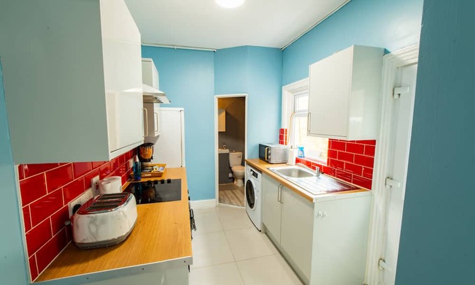 Maidstone Bed & Breakfast | Maidstone 1Bed Flat - Fast Wi-Fi-Hot Tub