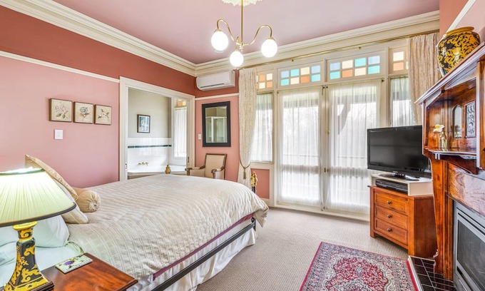 Katoomba Bed & Breakfast | 800metres to the beautiful village of Leura, close to all the major attractions