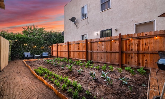 Willmore Apartment | NEW Mid Term Rental: Backyard & Deck, Beautiful garden, Parking Garage, Pets Ok