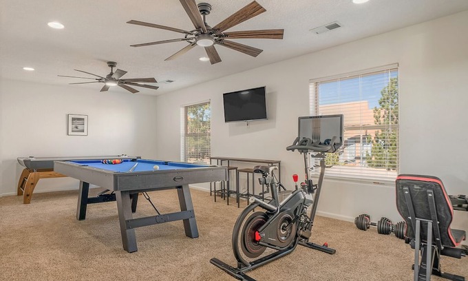 Paradise Hills Civic House | 3300SF of Modern Luxury - Spa/Work Space/Gym/Game Room - Pet Friendly!