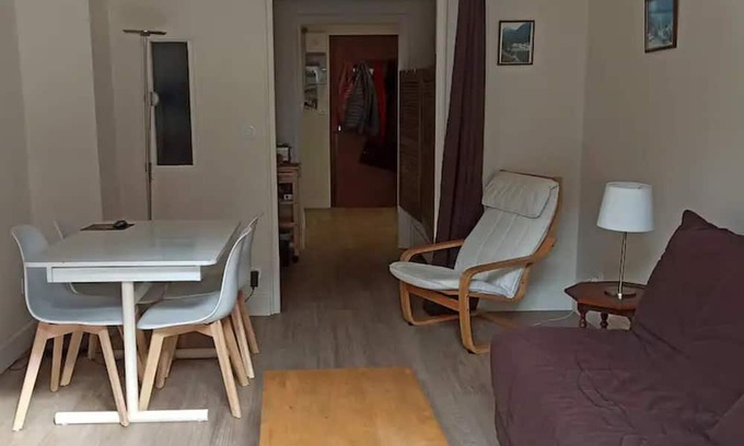 Cauterets Apartment | Apartment 'Grand Studio Cauterets' with Mountain View and Balcony
