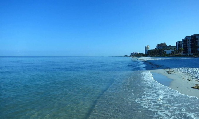 North Naples Apartment | Beautiful New Apt only 10 minutes to the Beach!