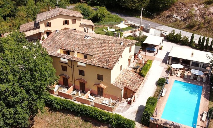 Castelraimondo Villa | Manor villa surrounded by greenery