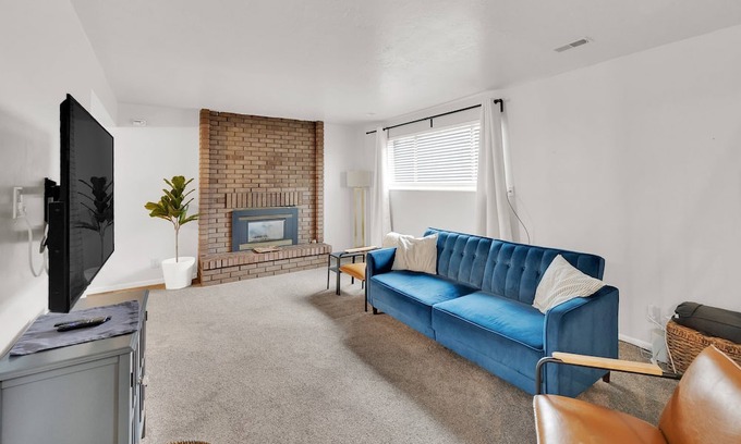 Canyon Rim House | New Listing! Updated, Convenient Urban Location Near Mountains, Covered Parking